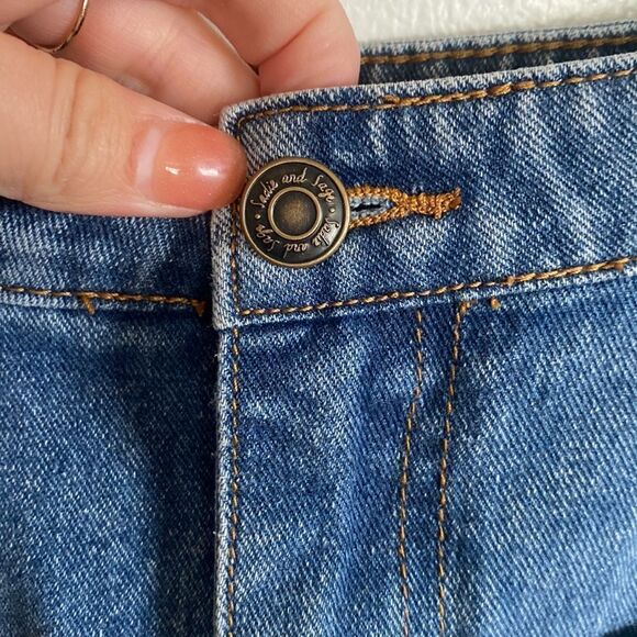 Sadie & Sage- Blue denim mini skirt with patch pocket- Size Medium - Picture 5 of 7